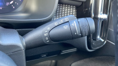 Volvo Xc40 2.0 B4P Plus Dark 5dr AWD Auto Petrol Estate